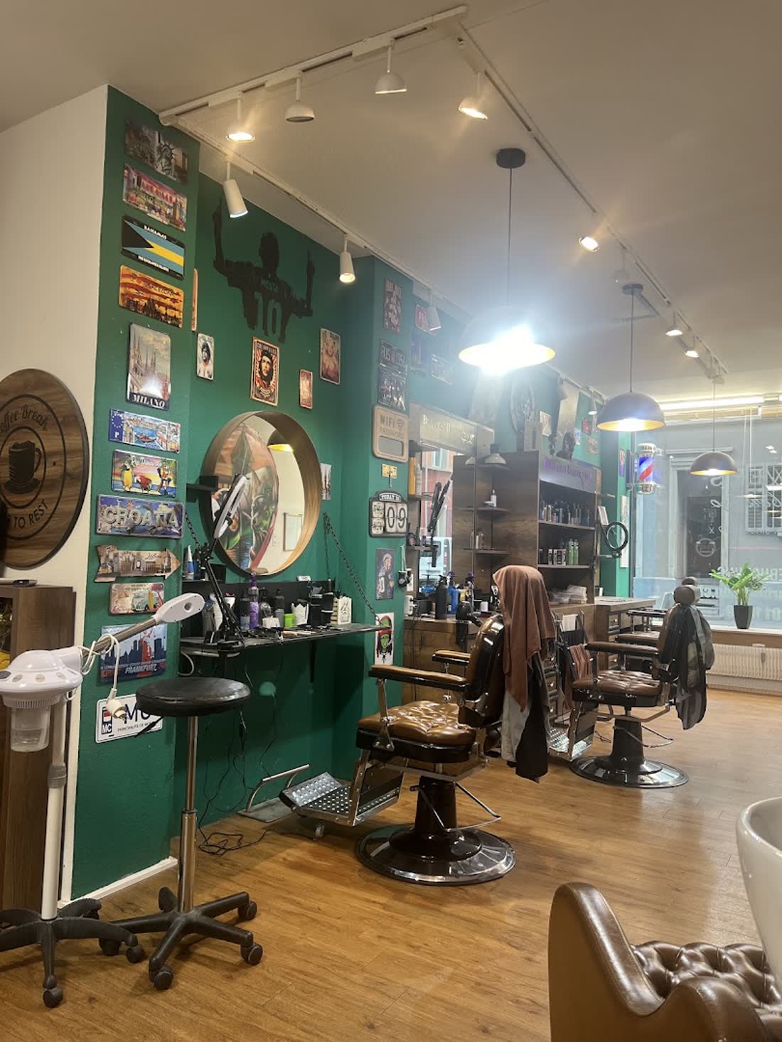 Enwer's Barber Shop — klassisches Barbershop-Interieur Luzern